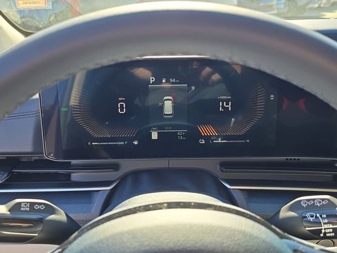 New 2026 Kia Carnival EX FWD image 32