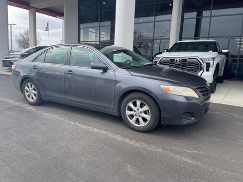 Used 2011 Toyota Camry LE image 4
