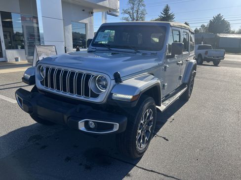 Used 2024 Jeep Wrangler Unlimited Sahara AWD/4WD image 6