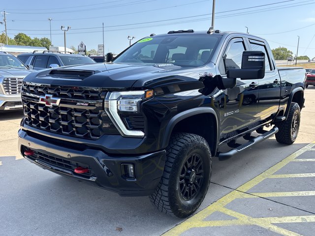 Used 2025 Chevrolet Silverado 2500 ZR2 w/ Technology Package AWD/4WD image 10