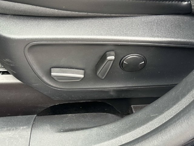 Used 2025 Ford Escape ST-Line AWD/4WD image 10