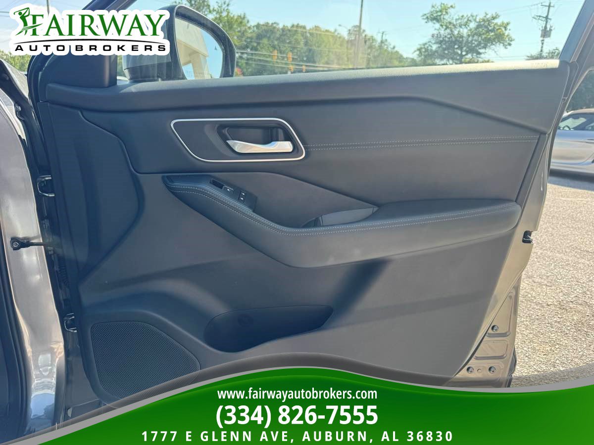 Used 2026 Nissan Rogue Platinum w/ Platinum Premium Package AWD/4WD image 31