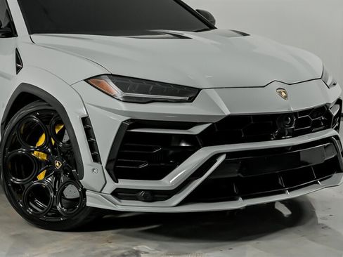 Used 2022 Lamborghini Urus AWD/4WD image 3
