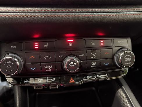 Used 2023 Dodge Durango GT image 13