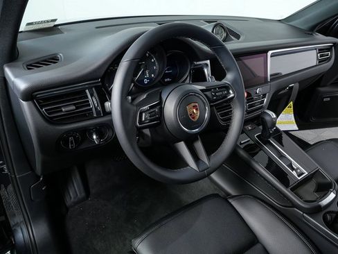 New 2026 Porsche Macan image 4