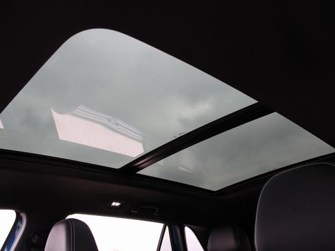 Certified 2025 Volkswagen Atlas Cross Sport SEL R-Line image 20