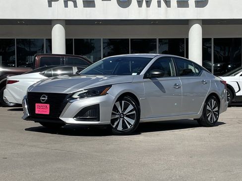 Used 2024 Nissan Altima 2.5 SV image 1