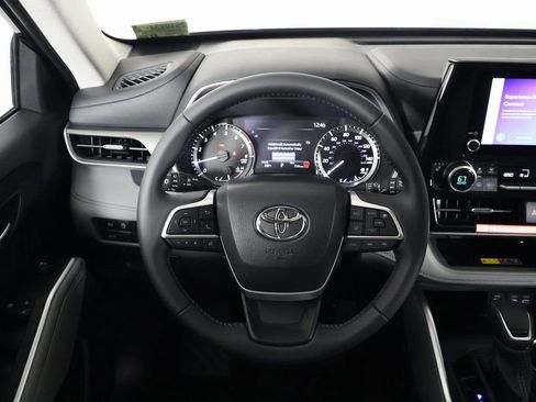 New 2026 Toyota Highlander XLE image 3