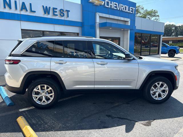 Used 2023 Jeep Grand Cherokee Limited AWD/4WD image 4