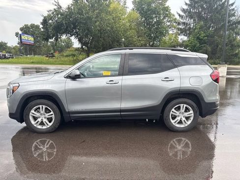 Used 2023 GMC Terrain SLE w/ Driver Convenience Package AWD/4WD image 2