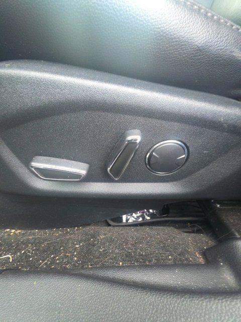 Used 2018 Ford Explorer XLT w/ Equipment Group 202A AWD/4WD image 12
