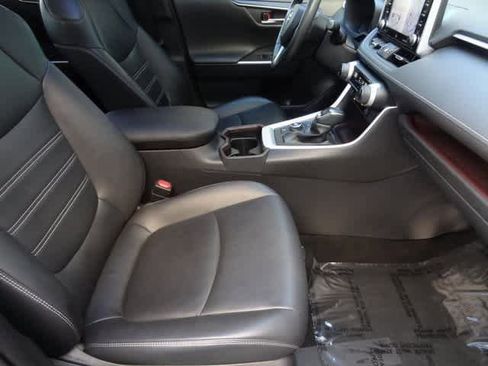Used 2020 Toyota RAV4 Limited image 16