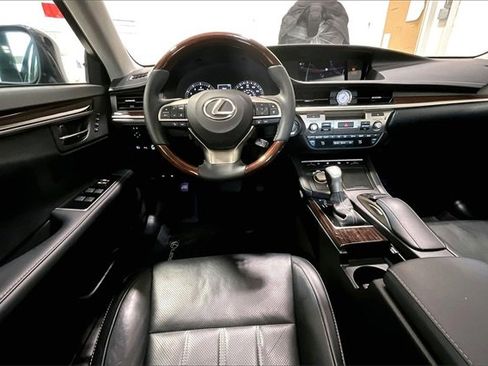 Used 2017 Lexus ES 350 w/ Luxury Package image 8