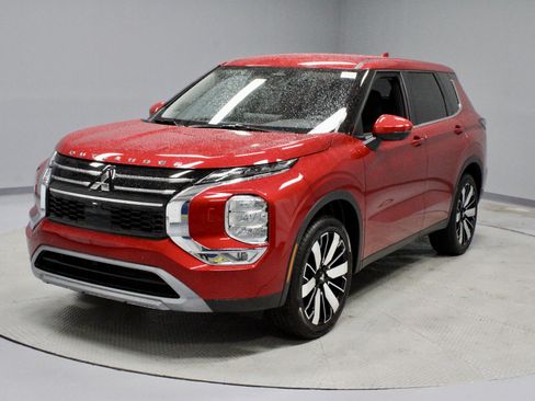 New 2025 Mitsubishi Outlander SE image 4