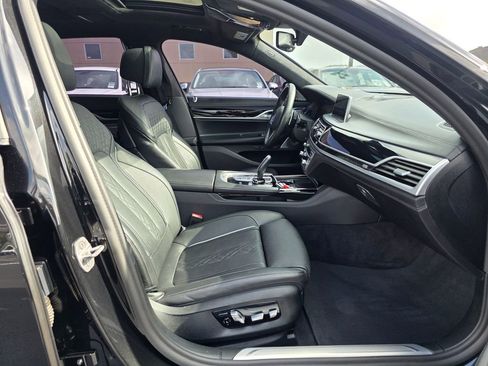 Used 2021 BMW M760i xDrive AWD/4WD image 10