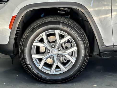 Used 2023 Jeep Grand Cherokee Limited AWD/4WD image 25