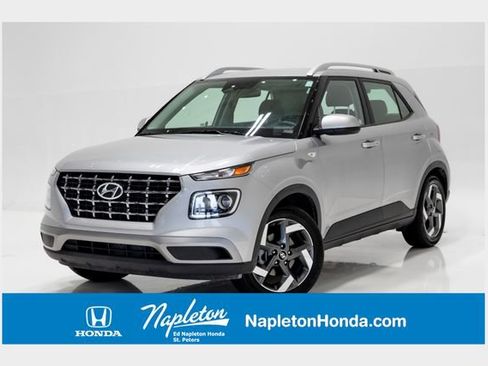 Used 2025 Hyundai Venue SEL FWD image 1