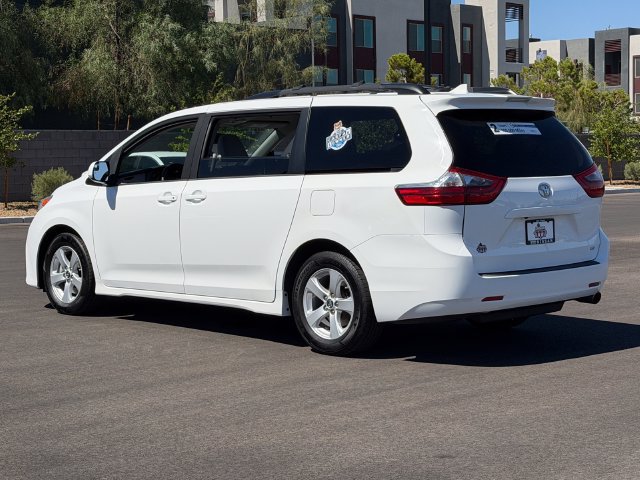Used 2020 Toyota Sienna LE w/ Carpet Mat Package FWD image 3