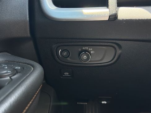 Used 2019 GMC Terrain SLE w/ Driver Convenience Package FWD image 30