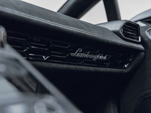 Used 2019 Lamborghini Huracan Performante AWD/4WD image 49