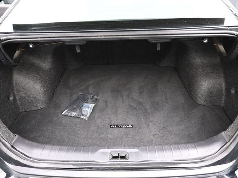 Used 2024 Nissan Altima 2.5 SV image 23