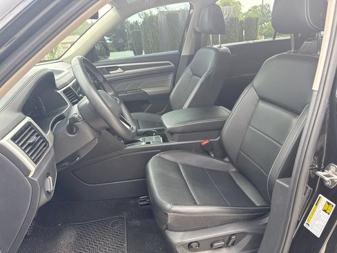 Used 2023 Volkswagen Atlas SE w/ Panoramic Sunroof Package FWD image 9