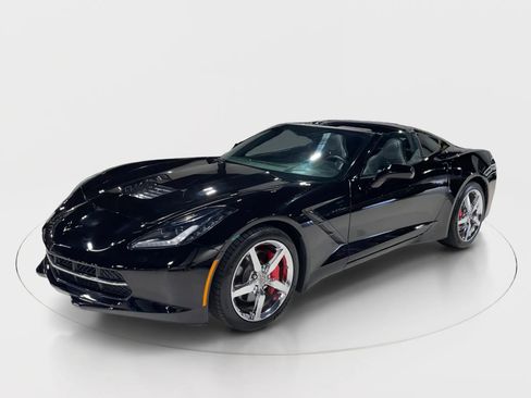 Used 2014 Chevrolet Corvette Stingray Coupe w/ 2LT Preferred Equipment Group image 3