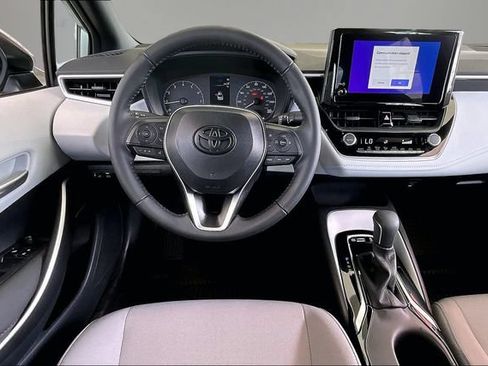 Used 2025 Toyota Corolla SE FWD image 8