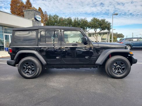 Used 2023 Jeep Wrangler Sport image 5