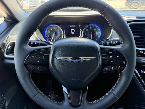 Used 2024 Chrysler Pacifica Touring FWD image 32