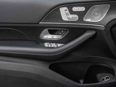 Used 2023 Mercedes-Benz GLS 450 4MATIC image 21