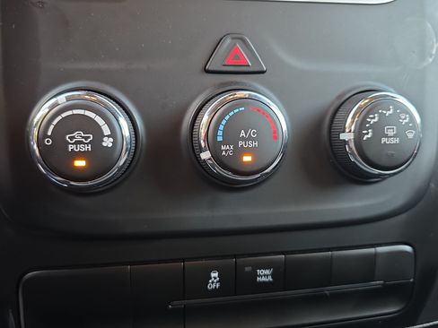 Used 2024 RAM 1500 Classic SLT AWD/4WD image 31