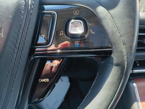 Used 2023 Lincoln Aviator Reserve AWD/4WD image 3