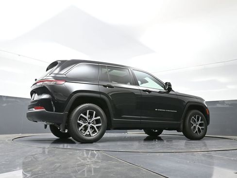 New 2025 Jeep Grand Cherokee Limited w/ Trailer Tow Package image 32