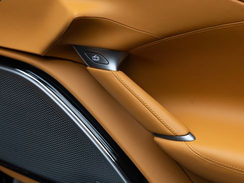 Certified 2025 Ferrari Roma Spider RWD image 33