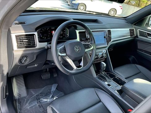 Used 2022 Volkswagen Atlas Cross Sport SE image 17