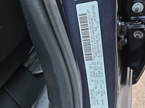 Used 2019 RAM 1500 Laramie w/ Sport Appearance Package AWD/4WD image 31