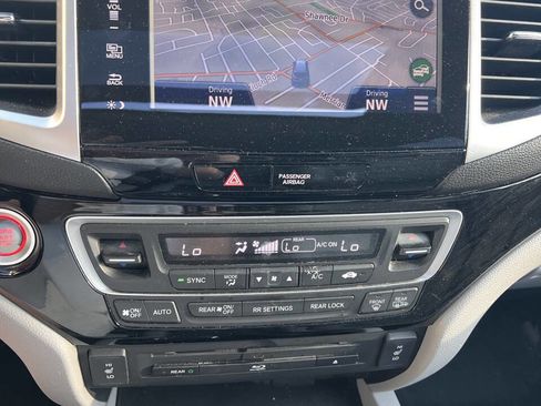 Used 2016 Honda Pilot Touring image 11