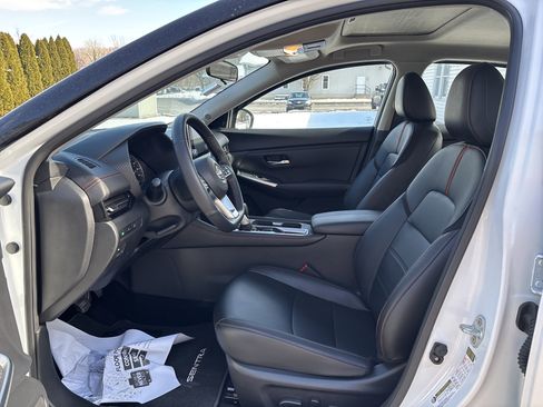 Used 2025 Nissan Sentra SR w/ SR Premium Package image 15