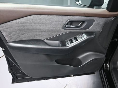 Used 2023 Nissan Rogue S AWD/4WD image 10