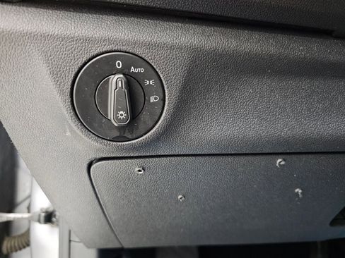 Used 2019 Volkswagen Jetta SE w/ Cold Weather Package FWD image 23