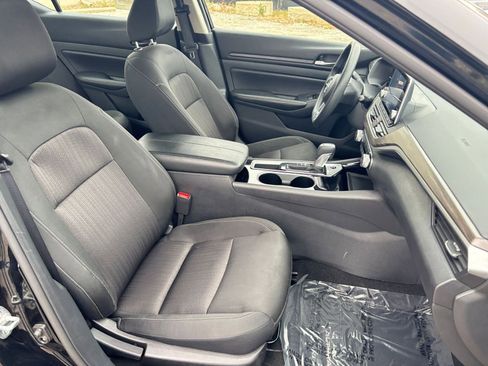 Used 2024 Nissan Altima 2.5 SV image 35
