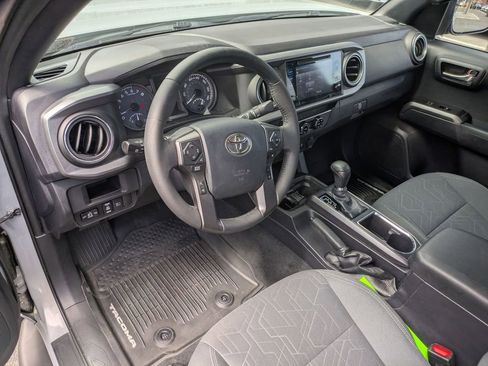 Used 2018 Toyota Tacoma TRD Sport AWD/4WD image 11