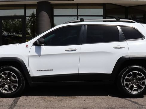Used 2021 Jeep Cherokee Trailhawk w/ Premium Leather Package AWD/4WD image 8