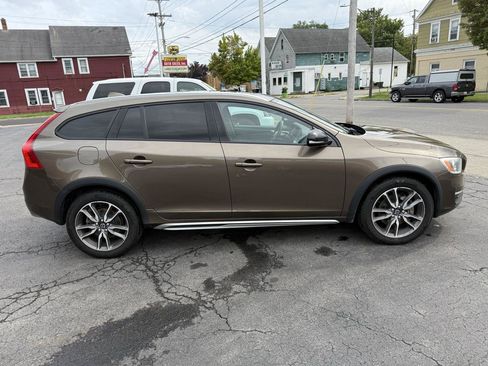 Used 2016 Volvo V60 T5 Cross Country w/ Climate Package AWD/4WD image 5