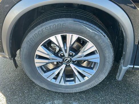 Used 2023 Nissan Rogue SV w/ SV Premium B Package image 9