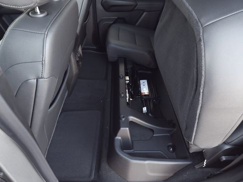 New 2025 GMC Canyon Elevation w/ Convenience Package image 29