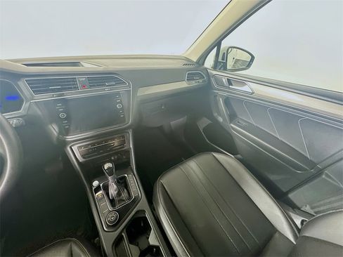 Used 2022 Volkswagen Tiguan SE image 11