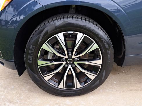 Used 2023 Volvo XC60 B5 Core image 3