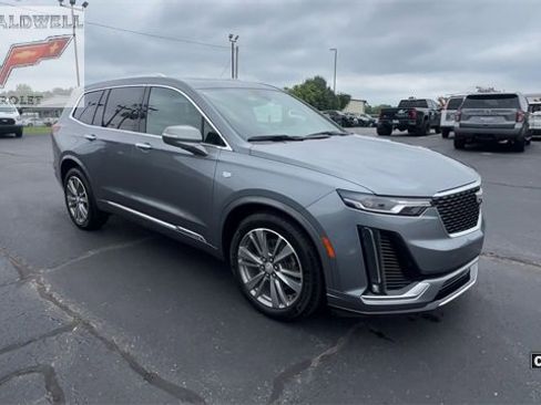 Used 2022 Cadillac XT6 Premium Luxury image 2